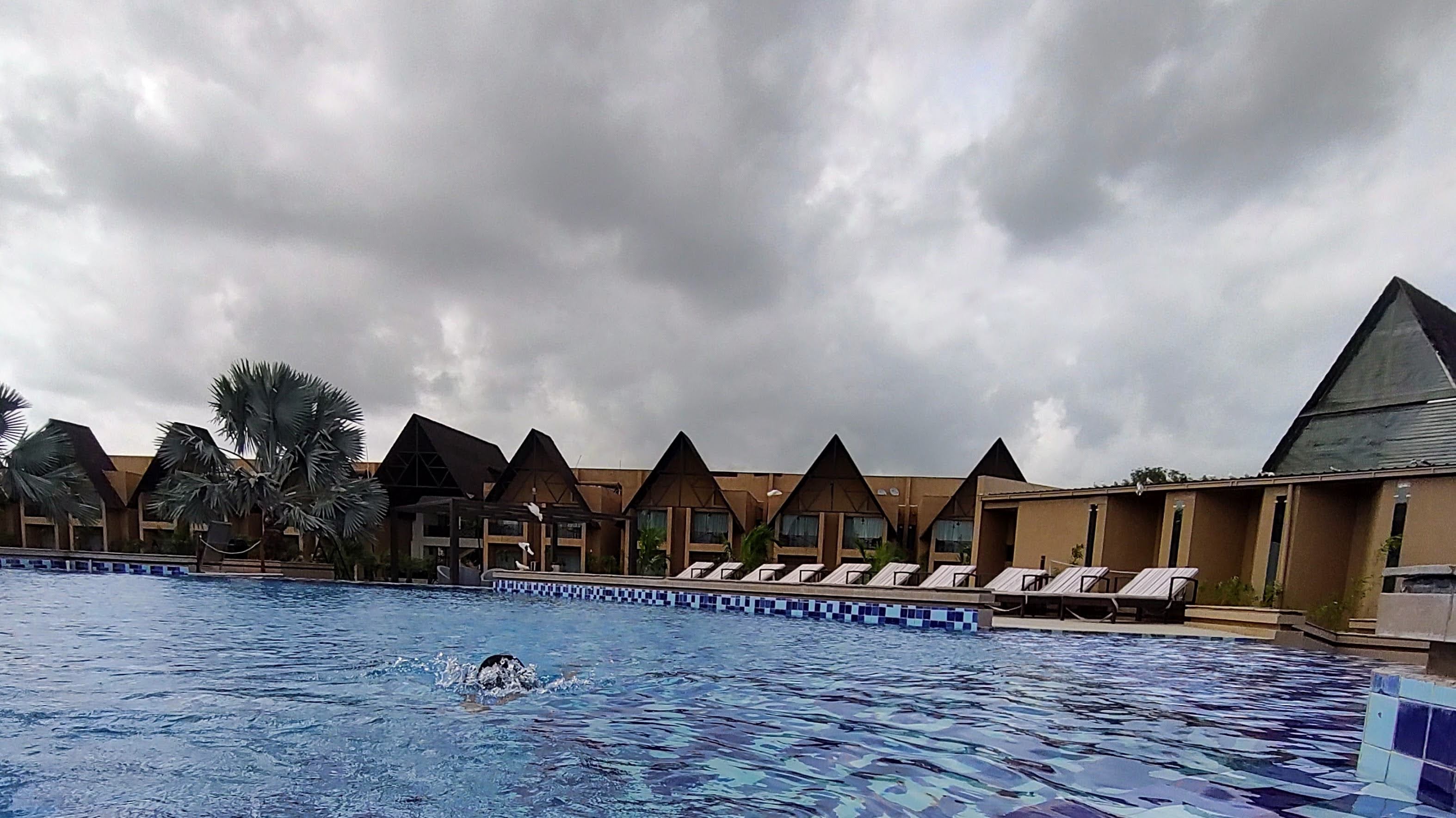 Jagira Ananta Elite, Gir swimming pool and dining area